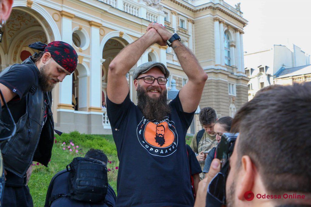 Одесские бородачи возложили цветы к памятнику Екатерины (фоторепортаж)