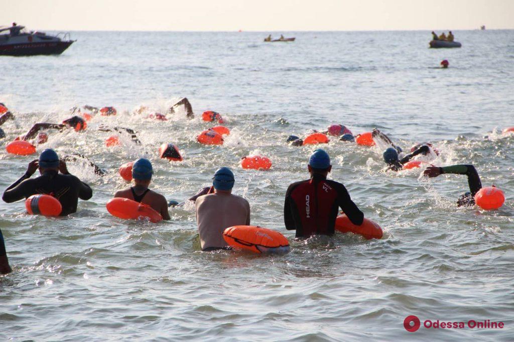 Oceanman: в Одессе стартовали соревнования по плаванию на открытой воде (фото, видео)