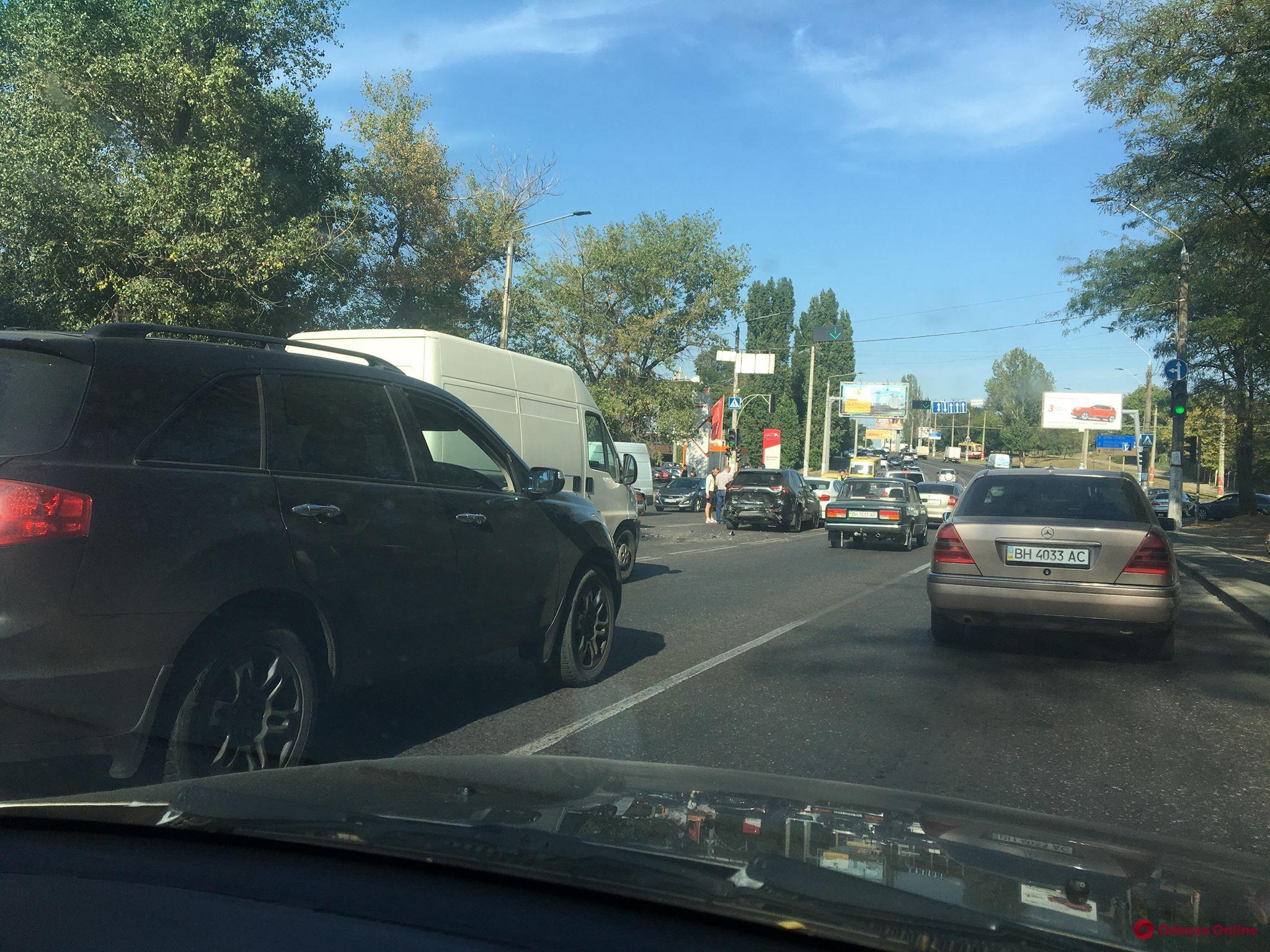 На Николаевской дороге из-за ДТП затруднено движение