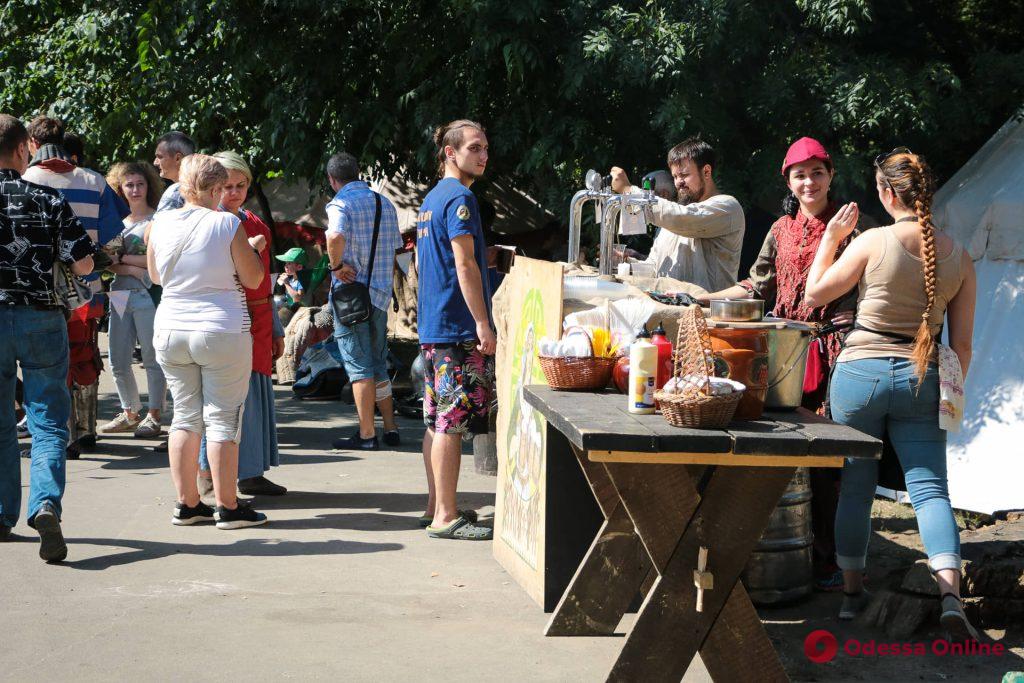 В парке Шевченко одесситы смогли окунуться в атмосферу средневековья (фото)