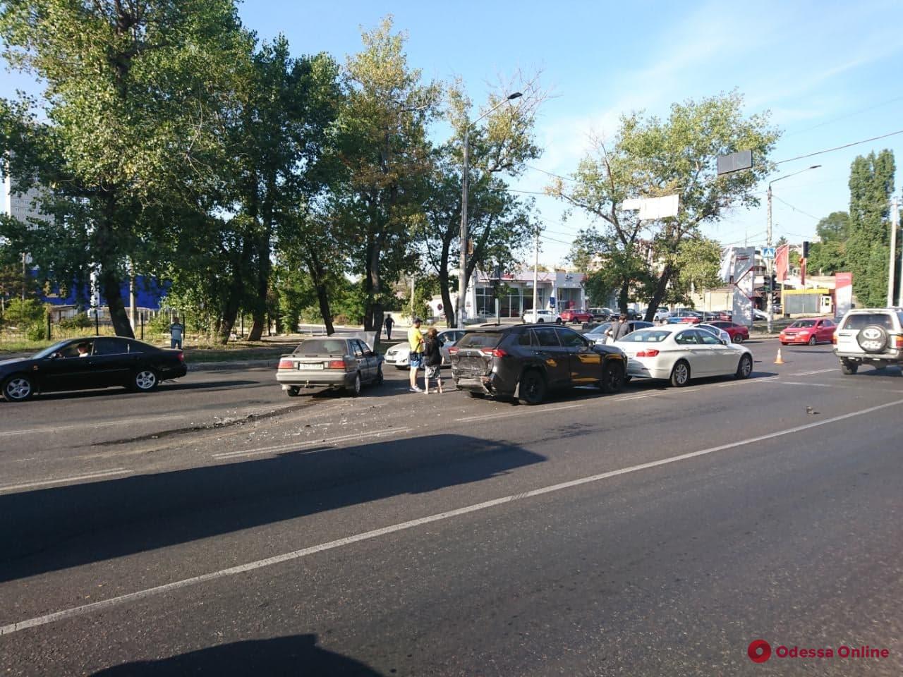 На Николаевской дороге из-за ДТП затруднено движение