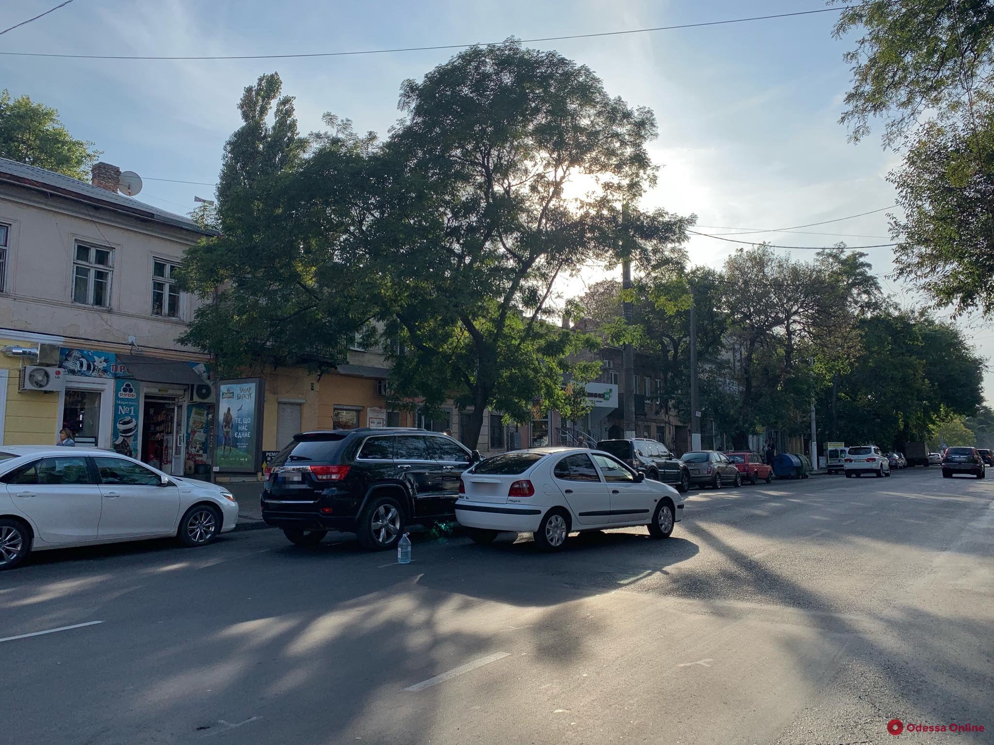 В центре Одессы столкнулись две легковушки