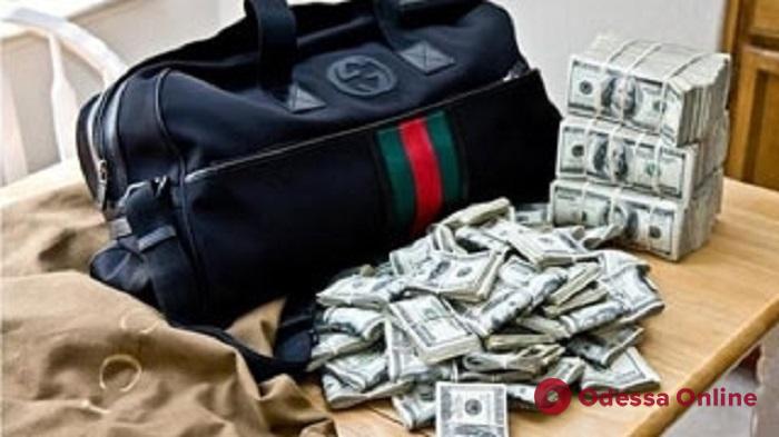 Житель Одесской области избил прохожего и отобрал сумку с деньгами