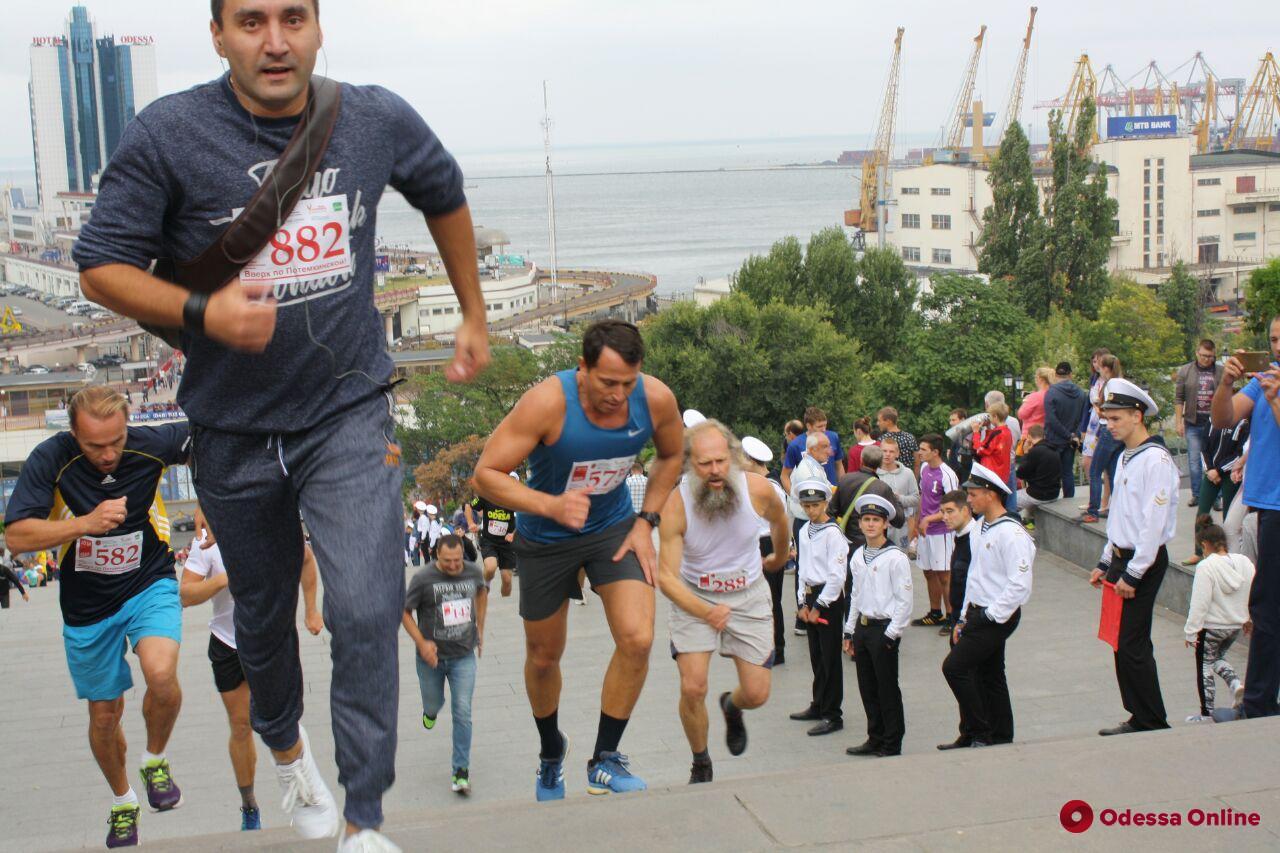 День физкультуры и спорта в Одессе: забег по Потемкинской лестнице и шествие чемпионов