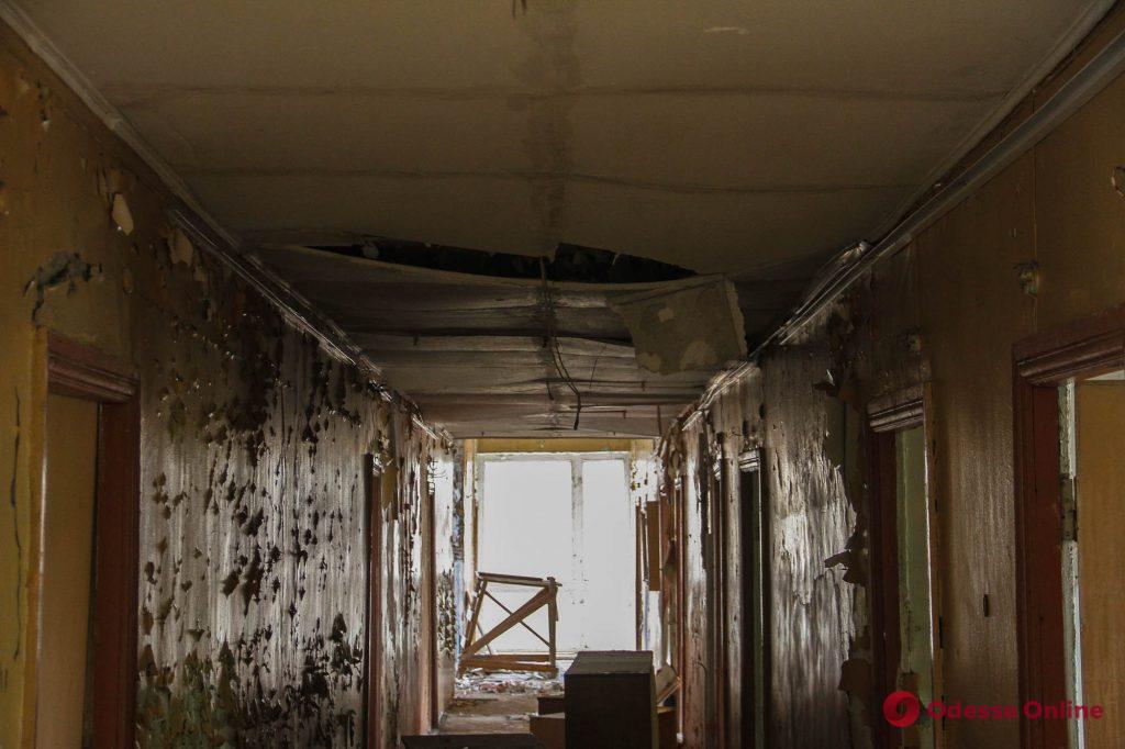Отпечаток времени и огня: как выглядит заброшенный санаторий «Красные зори» (фоторепортаж)