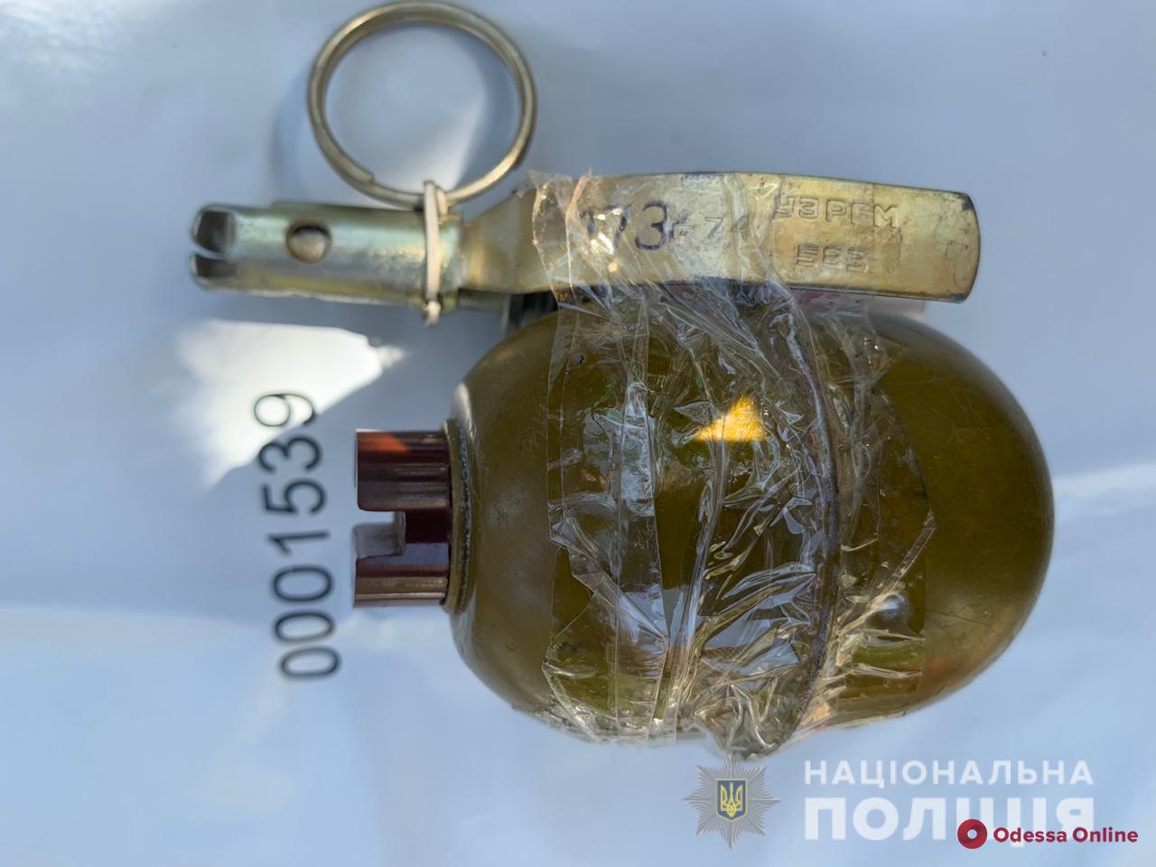 Житель Одесской области хранил у себя дома боевую гранату и наркотики