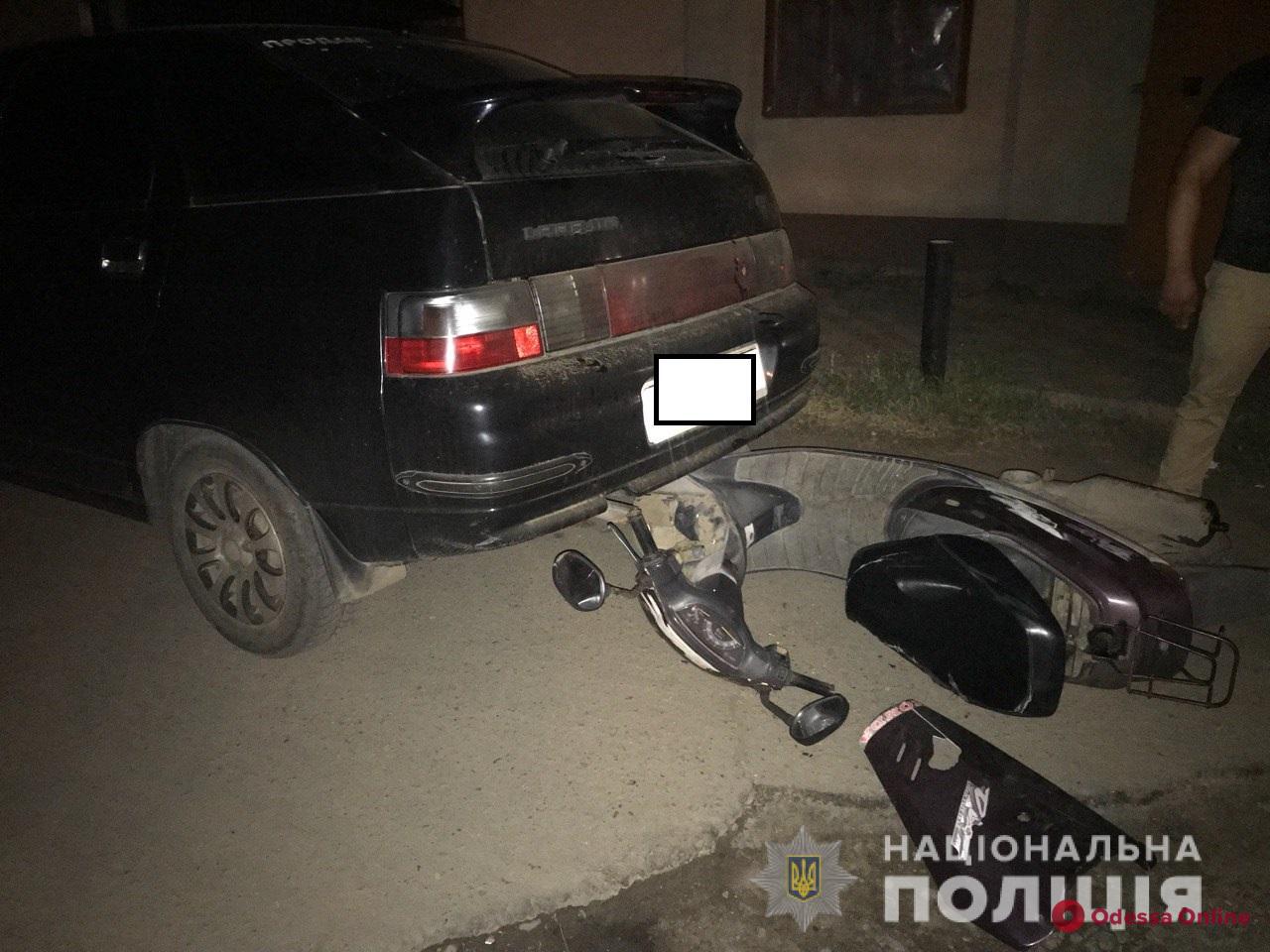 Спешил на день рождения: житель Одесской области угнал мопед и угодил в ДТП