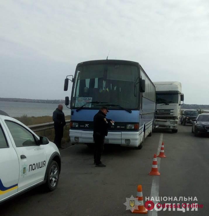 Под Одессой фура врезалась в рейсовый автобус