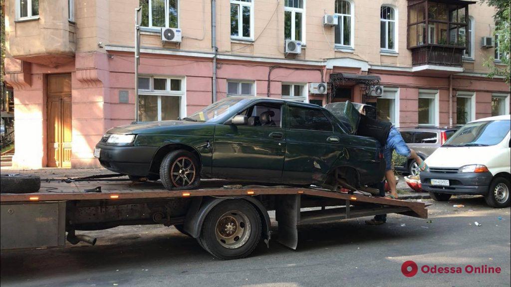 В центре Одессы столкнулись две легковушки — есть пострадавшая (фото)