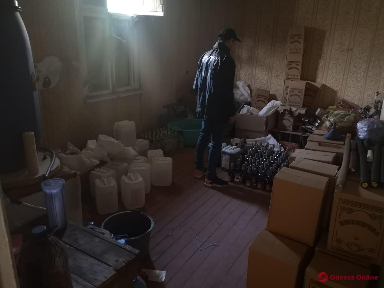 В Одесской области «накрыли» алкоцех на дому