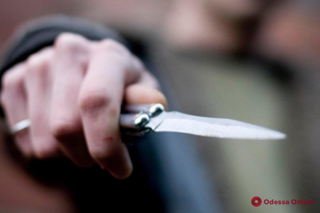 На Преображенской ударили ножом мужчину (видео)
