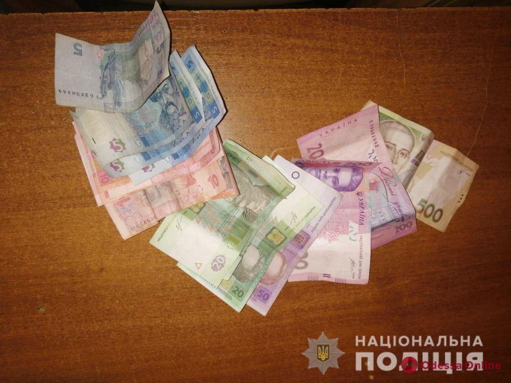 Житель Одесской области проник в дом и ограбил беспомощную пенсионерку