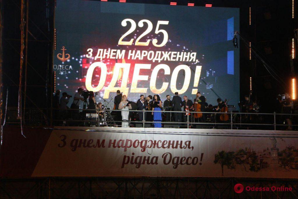 День рождения Одессы завершился концертом и фейерверком