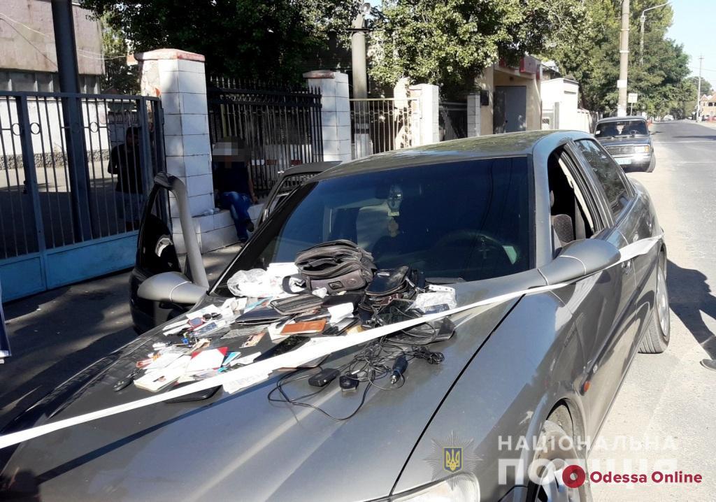 Вскрывали авто: в Одесской области поймали трех иностранцев-«сканеристов»