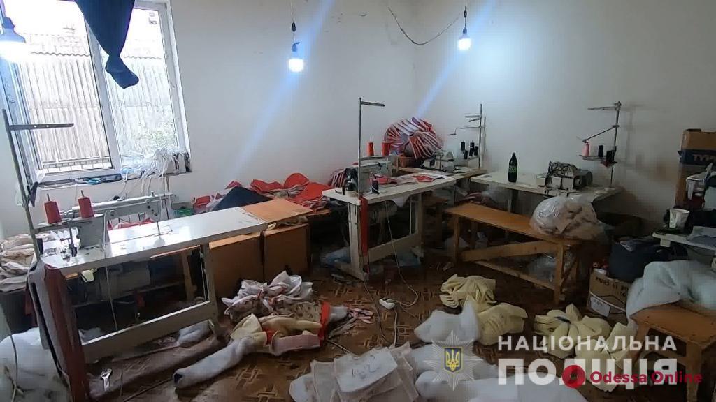 Под Одессой азиаты-нелегалы шили «брендовую одежду» (видео)