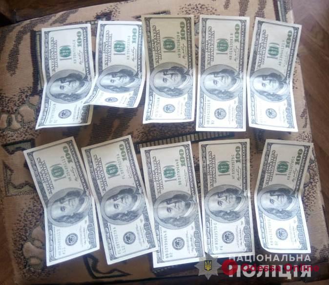 Житель Одесской области пытался подкупить полицейского за 1000 долларов