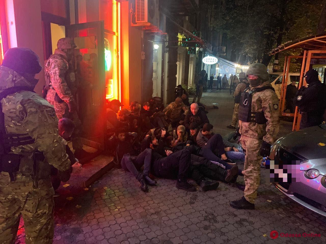 В центре Одессы две группы «активистов» делили «лотомаркет» (обновлено)