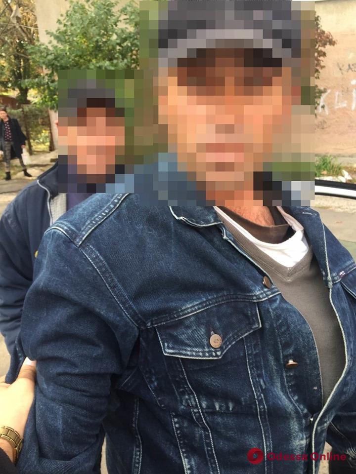 В Черноморске бездомный и его товарищ обокрали 9-летнего мальчика