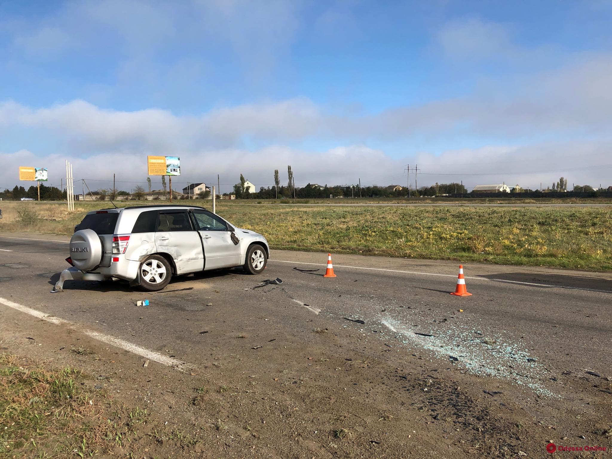 Под Одессой столкнулись Suzuki и Volvo — есть пострадавшие