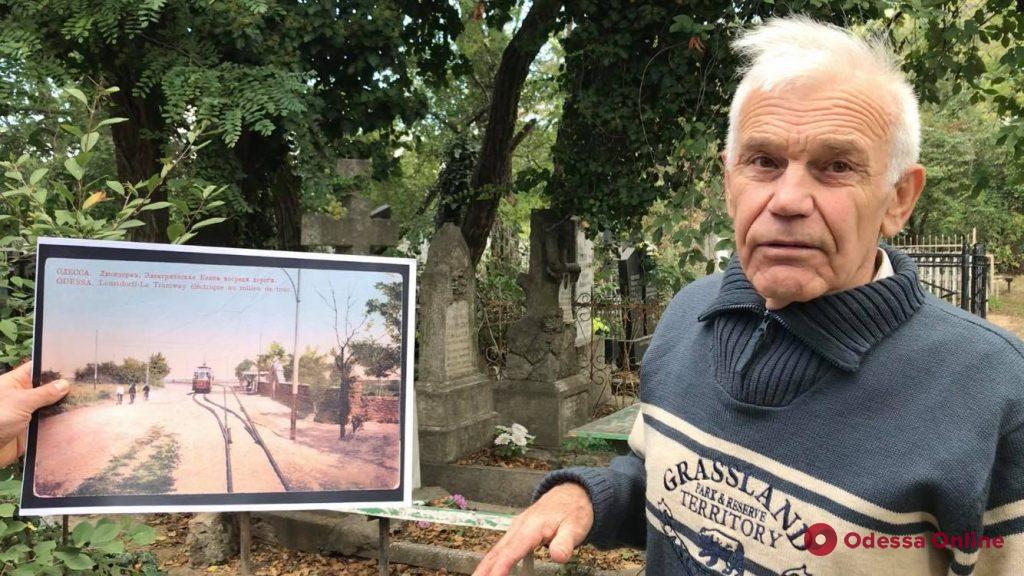 Мертвые против живых: в Черноморке стихийные захоронения людей наступают на жилые дома