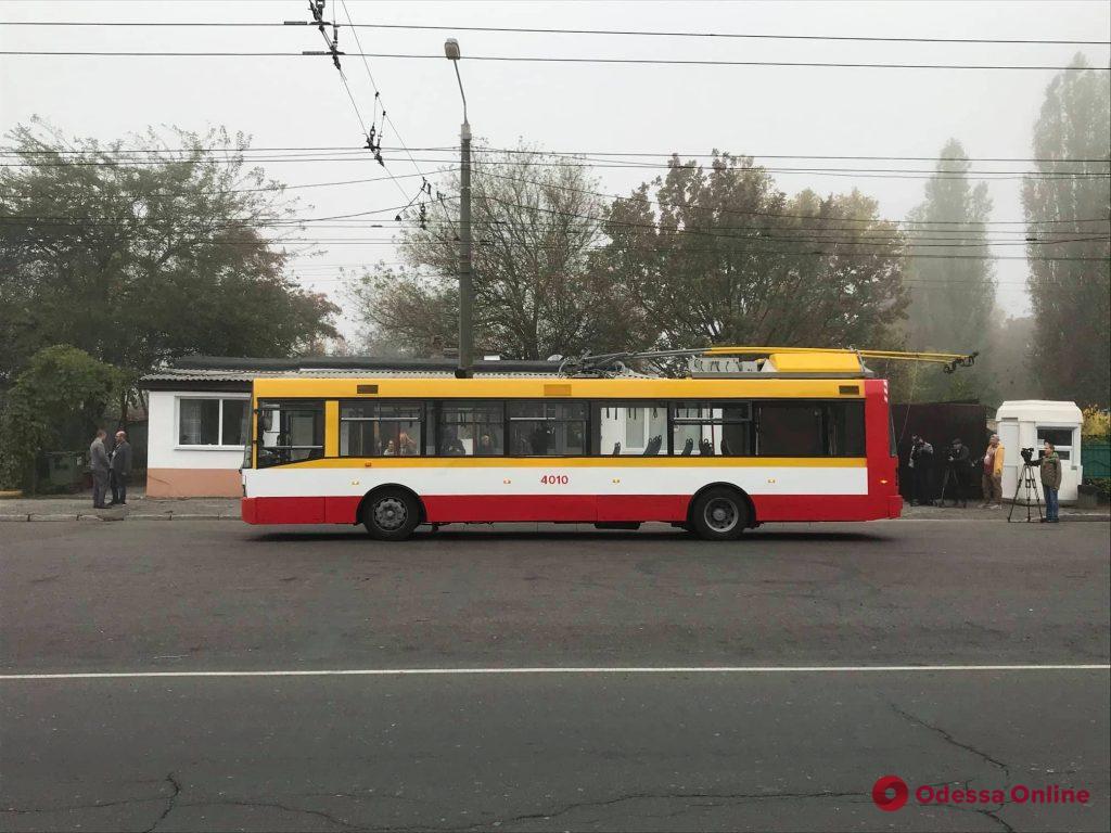 Экологично и экономично: в Одессе запустили первый электробус (фото, видео)