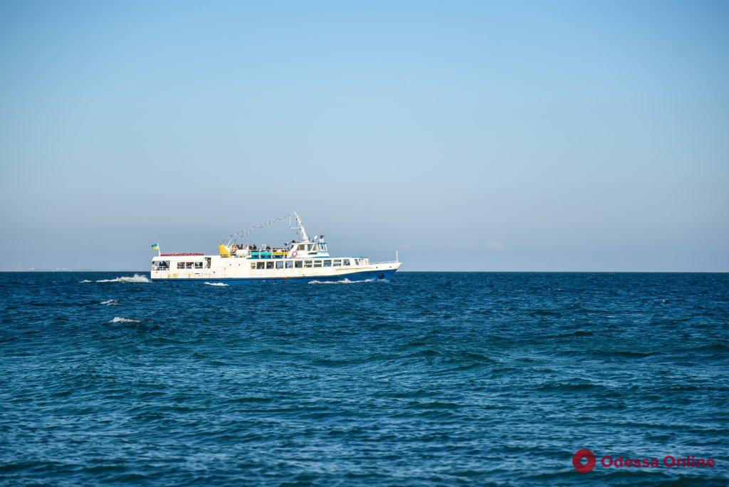 Октябрь по-одесски: прогулки на море, рыбаки и пляжники (фоторепортаж)