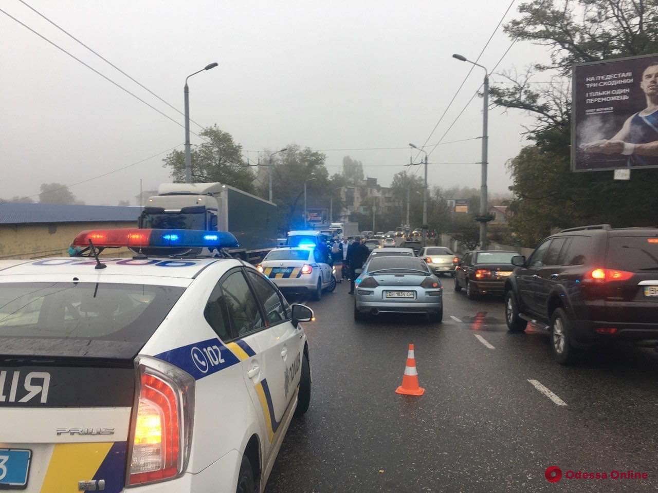Шесть машин и двое пострадавших — подробности массового ДТП на Ивановском мосту