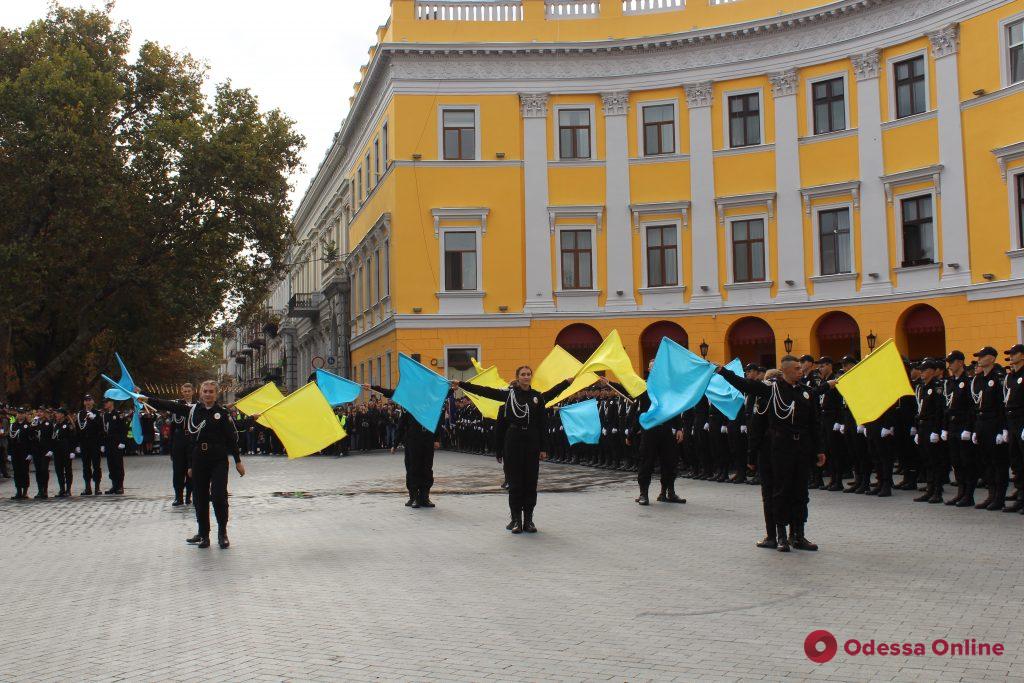 На Приморском бульваре курсанты университета внутренних дел приняли присягу (фото)