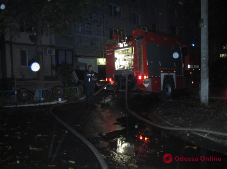 В многоэтажке на поселке Котовского тушили пожар – людей эвакуировали