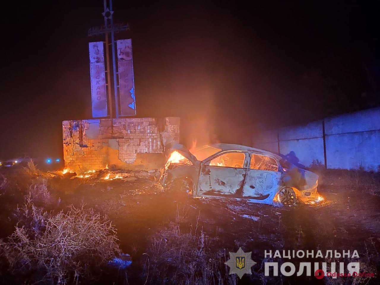 В Одесской области Volkswagen врезался в бетонный блок и загорелся – есть погибшие