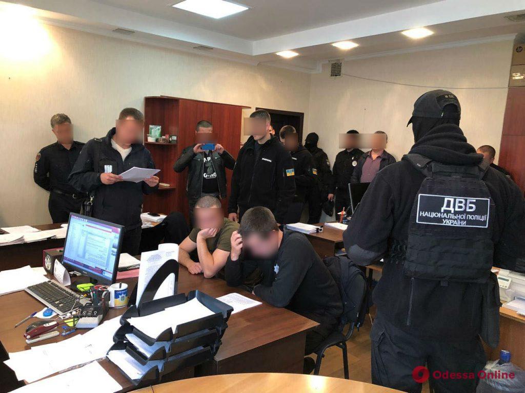 «Выбивали» признание из задержанных: в Одессе открыли уголовное производство против патрульных (обновлено)