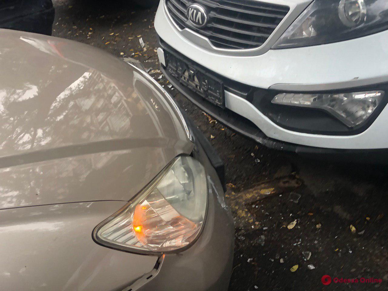 В центре Одессы столкнулись четыре авто