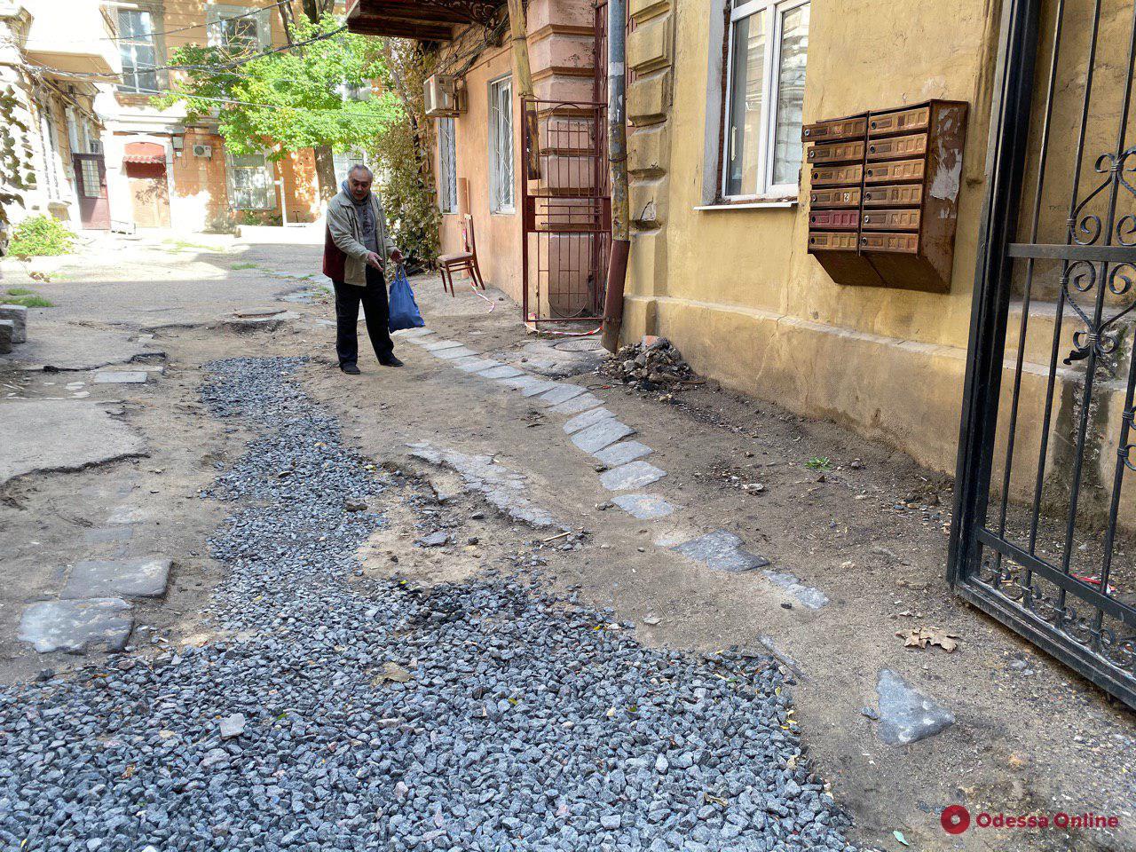 Лавовые плиты и гранитная брусчатка: как проходит капитальный ремонт Воронцовского переулка (фото)