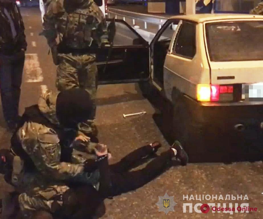 Одесские полицейские поймали разбойников, нападавших на автозаправки