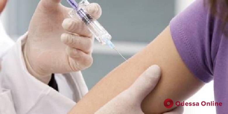 Бустерную дозу вакцины против коронавируса получили 262 одессита