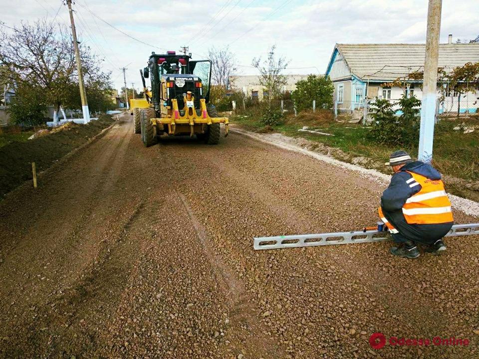 В Одесской области вблизи курортных сел начался ремонт автодороги (фото)