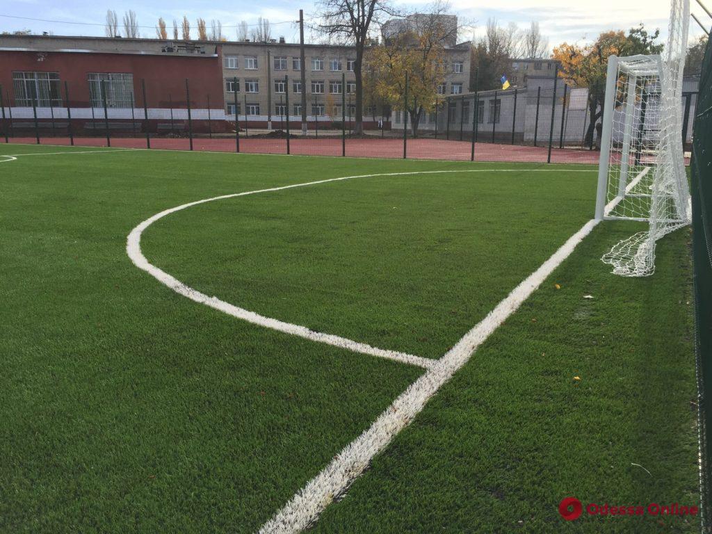 Новый школьный стадион на Черемушках готов к открытию