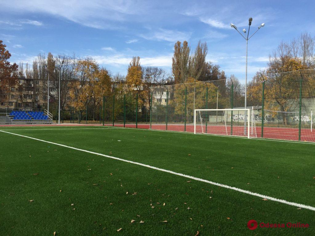 Новый школьный стадион на Черемушках готов к открытию