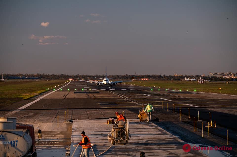 В Одесском аэропорту завершается строительство рулежной дорожки между полосами