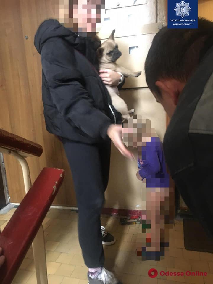 В Одессе трехлетнюю малышку освободили из закрытой квартиры