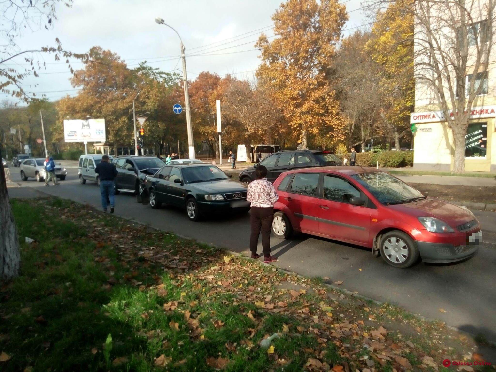 На Черемушках три авто столкнулись «паровозиком»