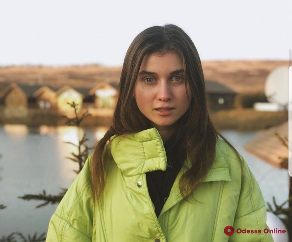 Популярная среди молодежи украинская певица попала в аварию в Одессе