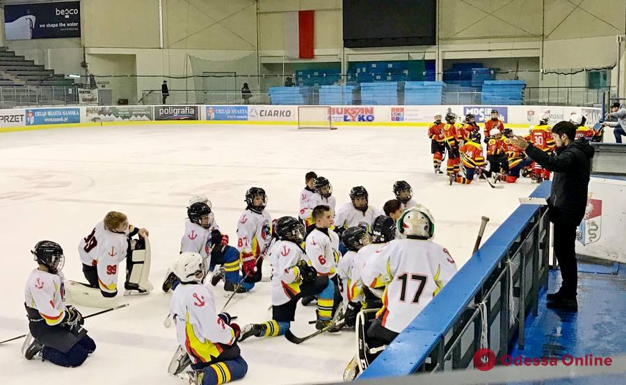 Хоккей: юные одесситы сыграли матчи второго этапа международного турнира в Польше