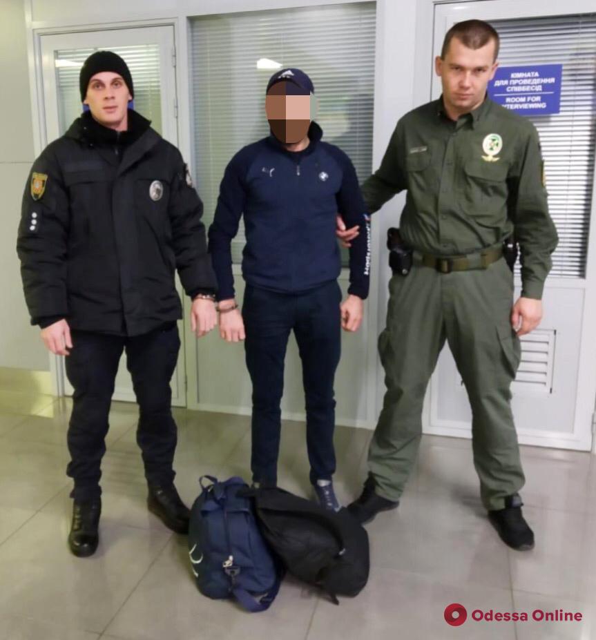 В Одесском аэропорту задержали грабителя из Молдовы