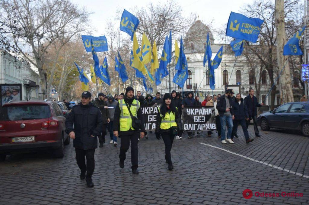 В Одессе активисты прошлись маршем против олигархов (фото)