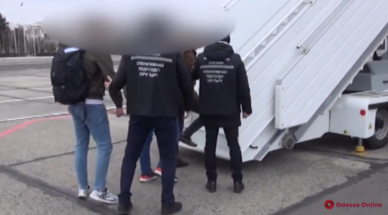 Из Одессы выдворили турков-нелегалов (видео)