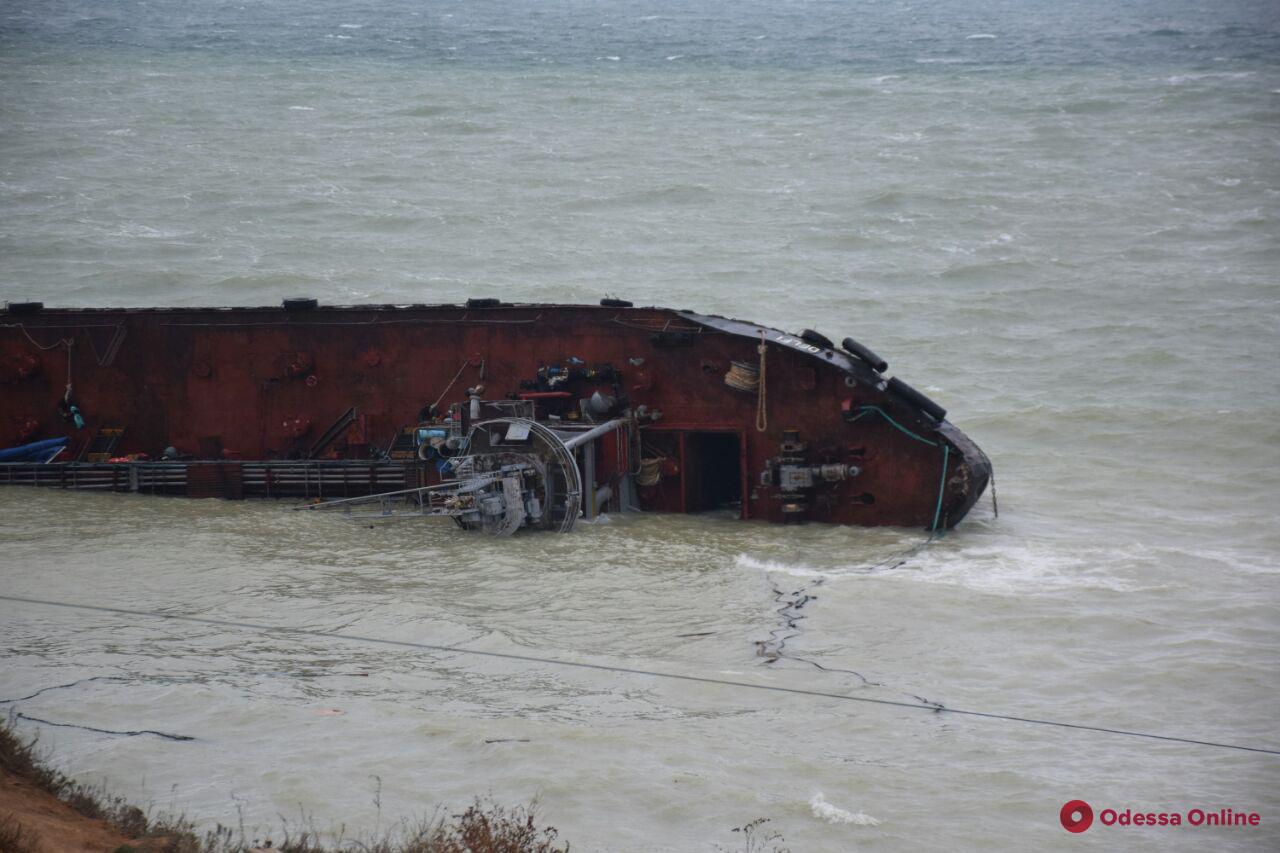 Крушение танкера Delfi в Одессе: загрязнение воды превышает норму в 157 раз
