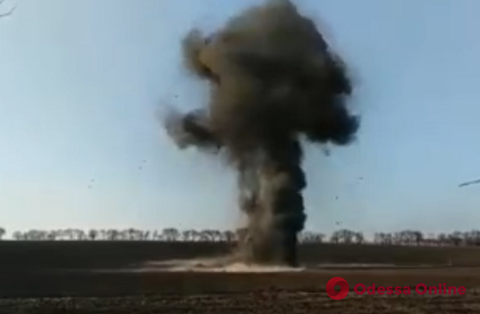 В Одесской области уничтожили реактивный снаряд (видео)