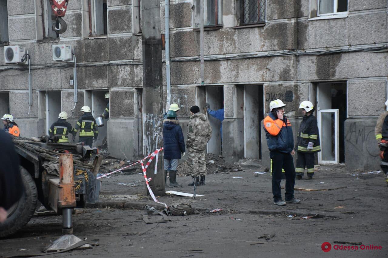 В сгоревшем здании на Троицкой нашли тело еще одной жертвы (видео)