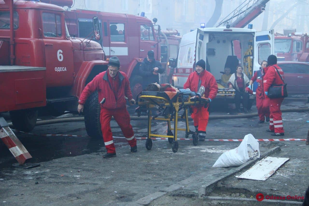 Пожар на Троицкой: в больницу доставили 11 человек (фото, видео, обновляется)